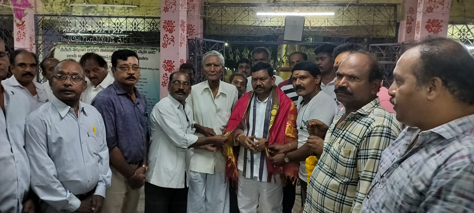 రాజన్న దొర ప్రతేక పూజలు