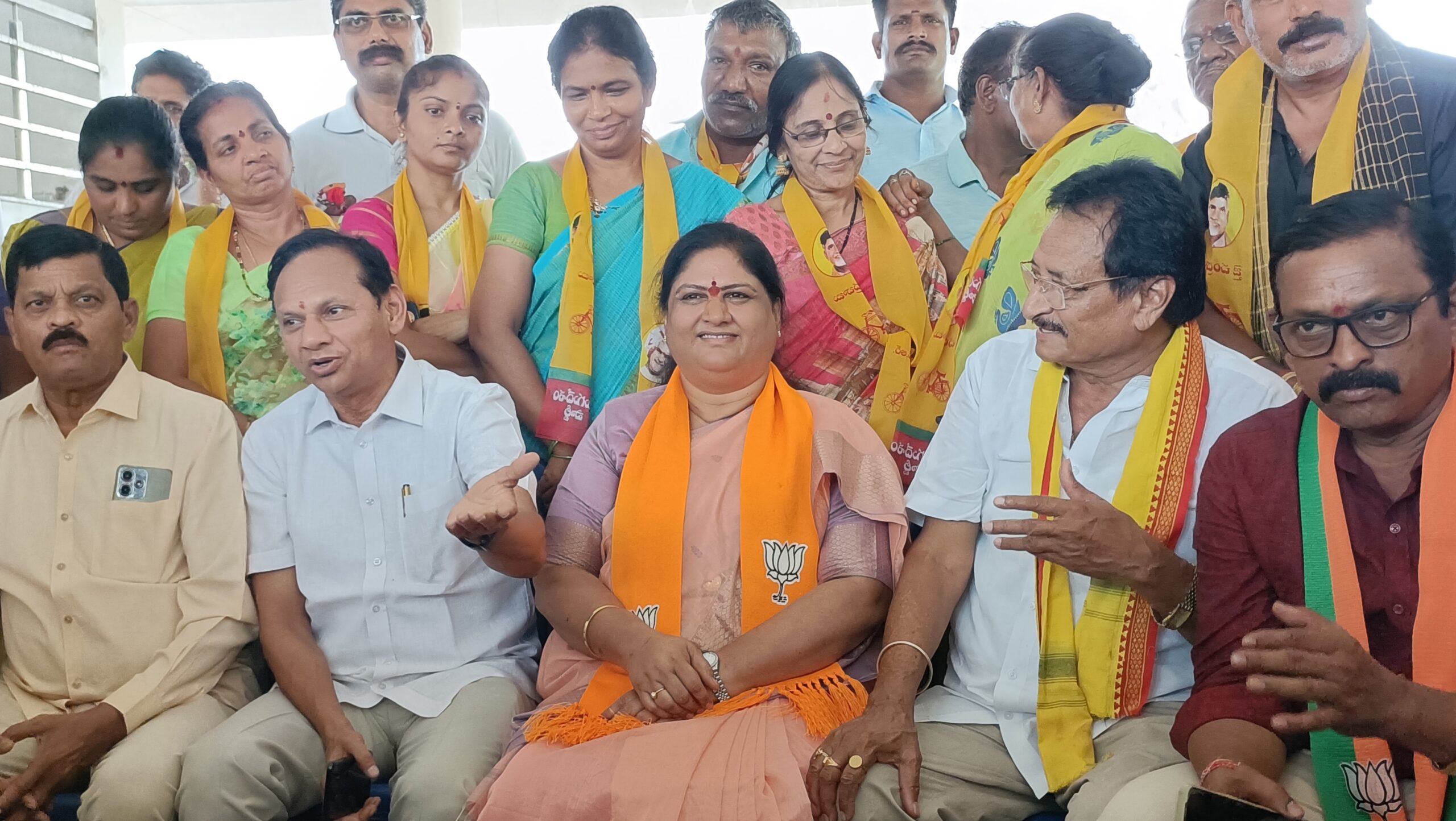 బీజేపీ టీడీపీ జనసేన ఉమ్మడి ఎంపీ అభ్యర్థి కొత్తపల్లి గీత