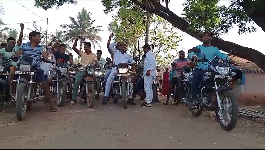 కొత్తపల్లి గీతా గారికి ఆగని నిరసన సెగలు
