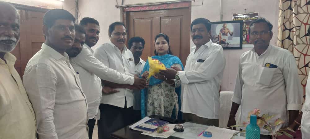 గుర్ల మండల రెవిన్యూ అధికారిగా బాధ్యతలు చేపట్టిన శ్రీమతి పి ఆదిలక్ష్మి