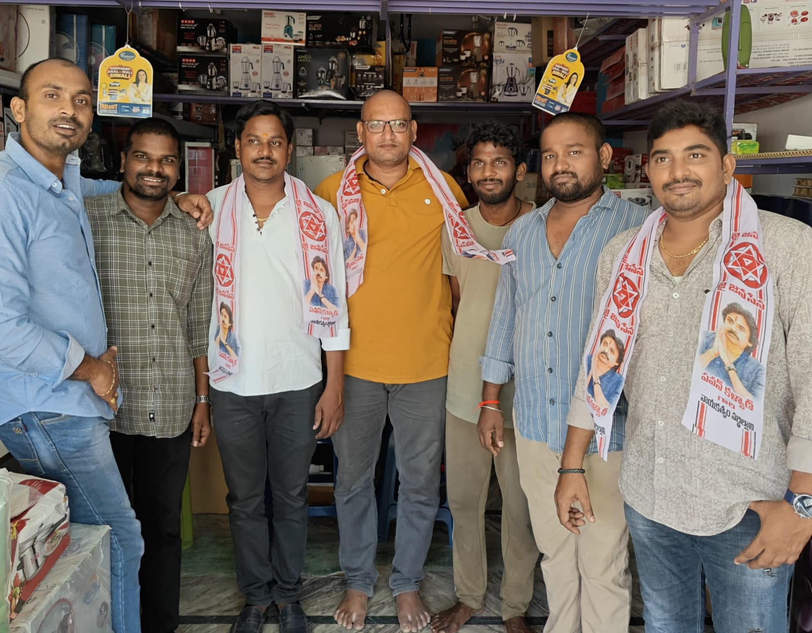 కష్టపడ్డ నాయకులకే మొదటి ప్రాధన్యత ఇస్తాం