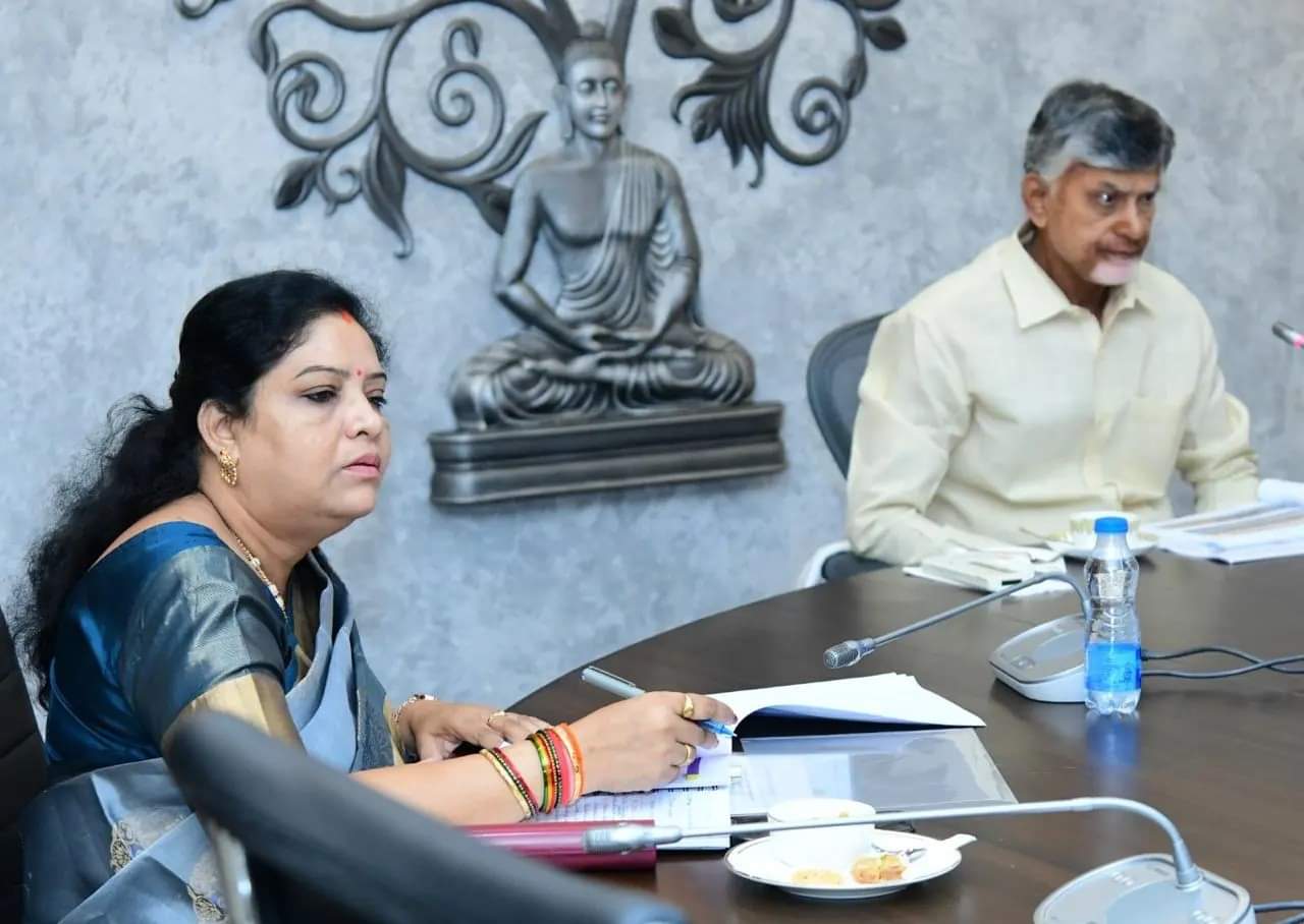 గిరిజన ప్రాంతాల్లో రానున్న రోజుల్లో డోలీ మోతలు కనిపించకూడదు
