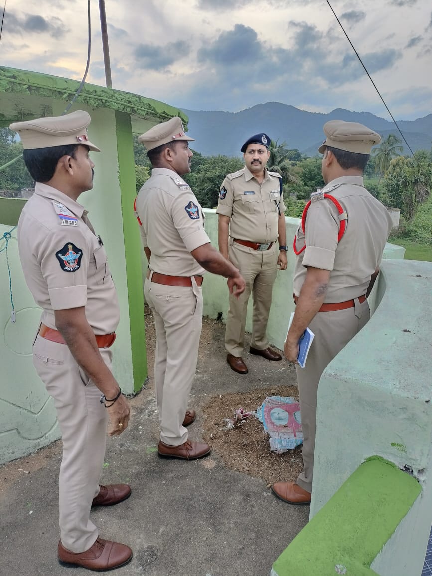 ఎస్పీ శ్రీ మాధవ్ రెడ్డి,   పాచిపెంట పోలీసు స్టేషను పరిధిలో గల పి .కోనవలస చెక్ పోస్టును ఆకస్మిక తనిఖీ