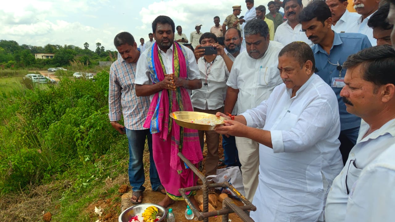 చీపురుపల్లి: ఖరీఫ్ సాగుకు నీరు విడుదల చేసిన ఎమ్మెల్యే కళావెంకటరావు