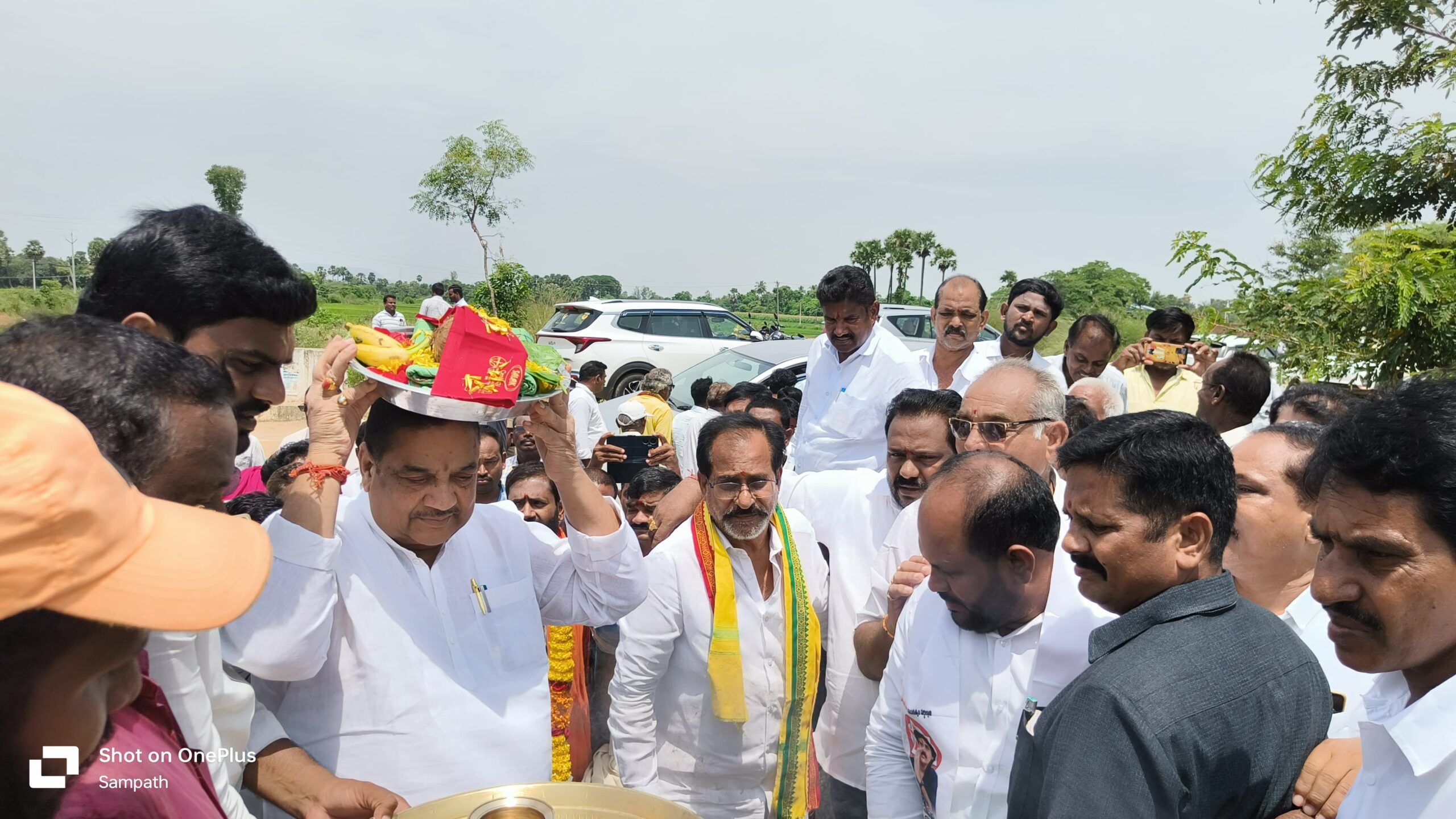 ఖరీఫ్ సాగుకు నీరు విడుదల చేసిన ఎమ్మెల్యే కళావెంకటరావు