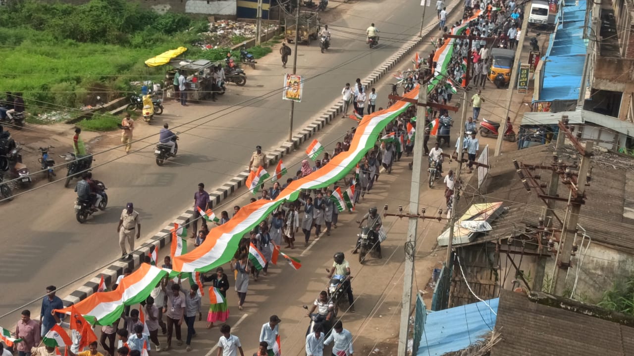 500 అడుగుల పొడుగు త్రివర్ణ పతాకం