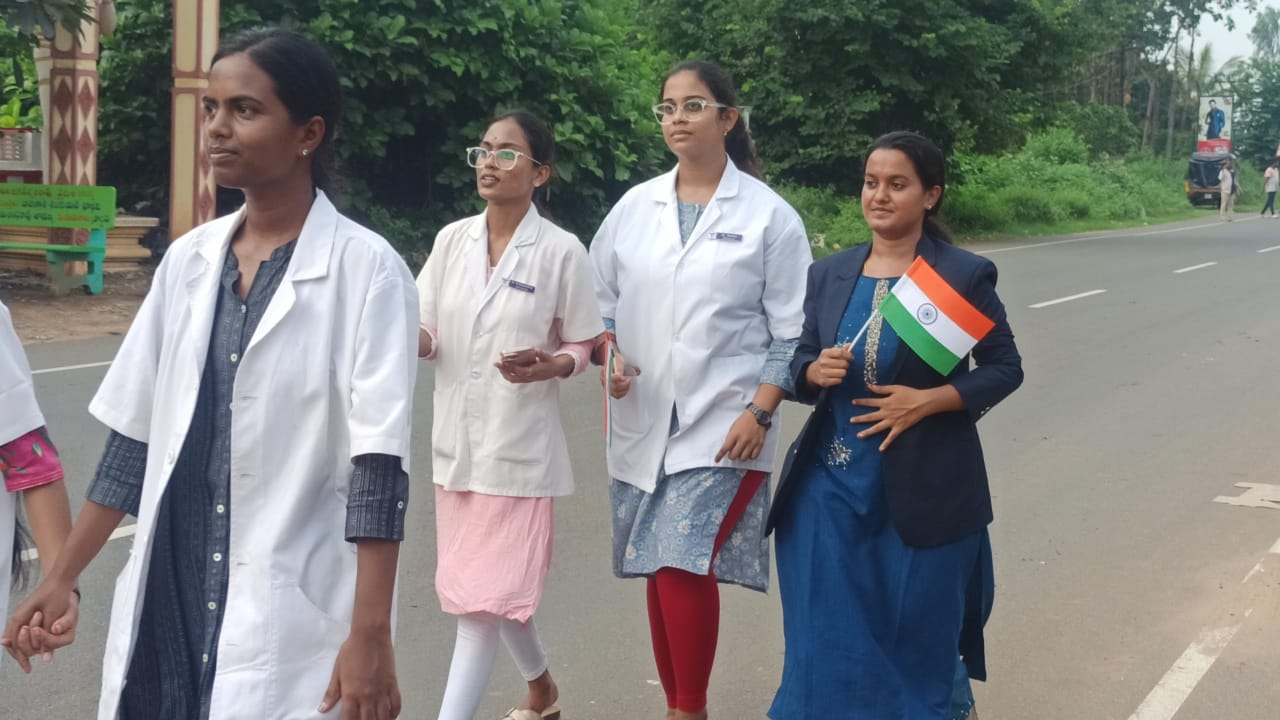 భారత్ మాతాకి జై అంటూ ర్యాలీ