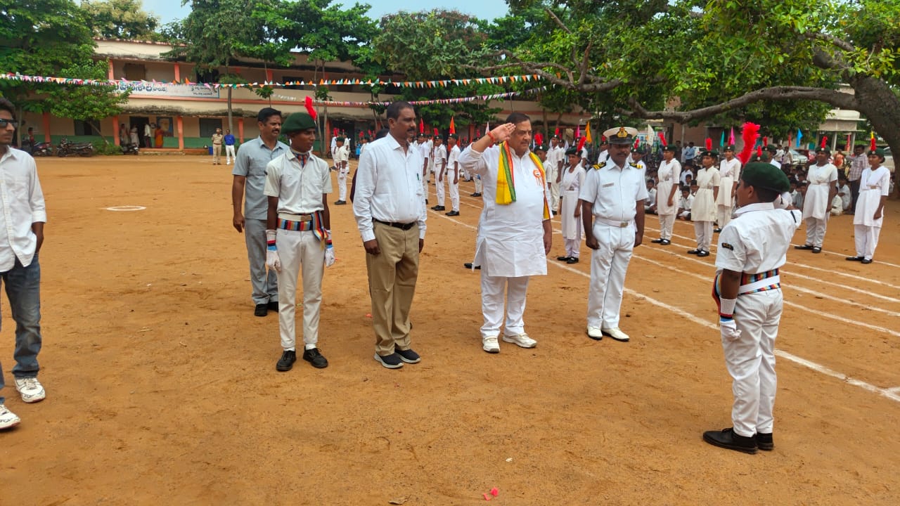78వ స్వాతంత్య్ర దినోత్సవ వేడుకలలో పాల్గొన్న ఎమ్మెల్యే కళావెంకటరావు గారు