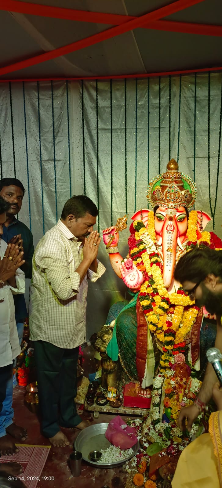 గణేష్ నవరాత్రి ఉత్సవాల్లో పాల్గొన్న మాజీ డిప్యూటీ సీఎం రాజన్న దొర