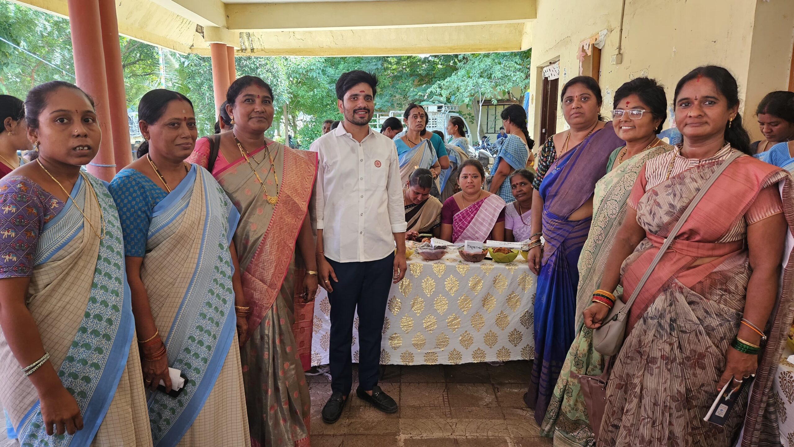 పౌష్టిక ఆహార స్టాళ్లను సందర్శించిన *జనసేన నేత* *కోట్ల కృష్ణ*