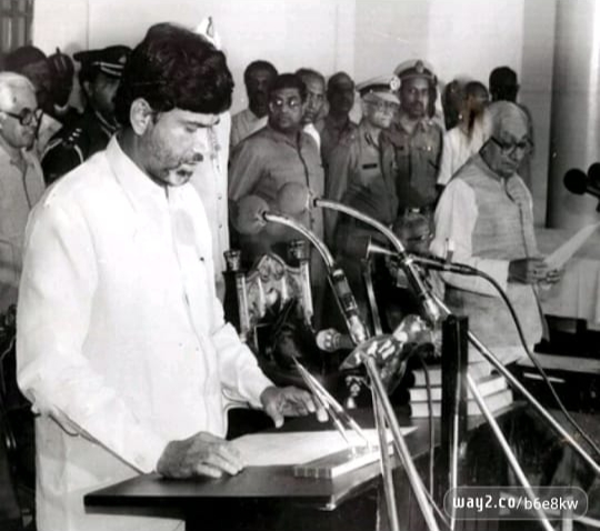 1995 వ సంవత్సరం సెప్టెంబర్ ఒకటవ తేదీన ముఖ్యమంత్రిగా ప్రమాణ స్వీకారం