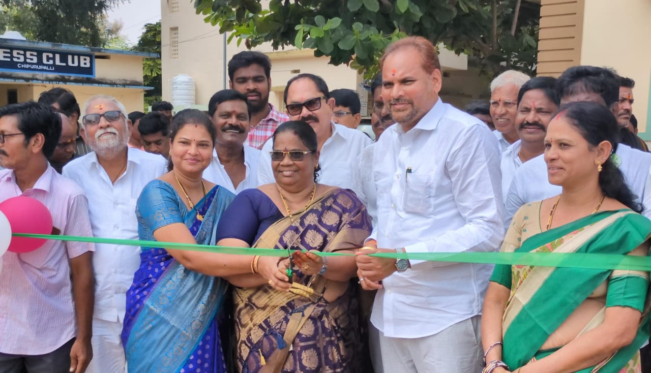 శంకుస్థాపన లు చేసిన జిల్లా పరిషత్ చైర్మన్ మజ్జి శ్రీనివాసరావు గారు