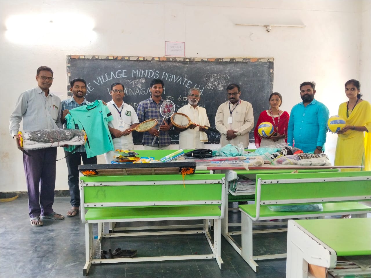 మెరకముడిదాం జడ్పీహెచ్ఎస్ స్కూలుకు క్రీడా పరికరాలు అందజేసిన విలేజ్ మైండ్స్ ఐటీ కంపెనీ.