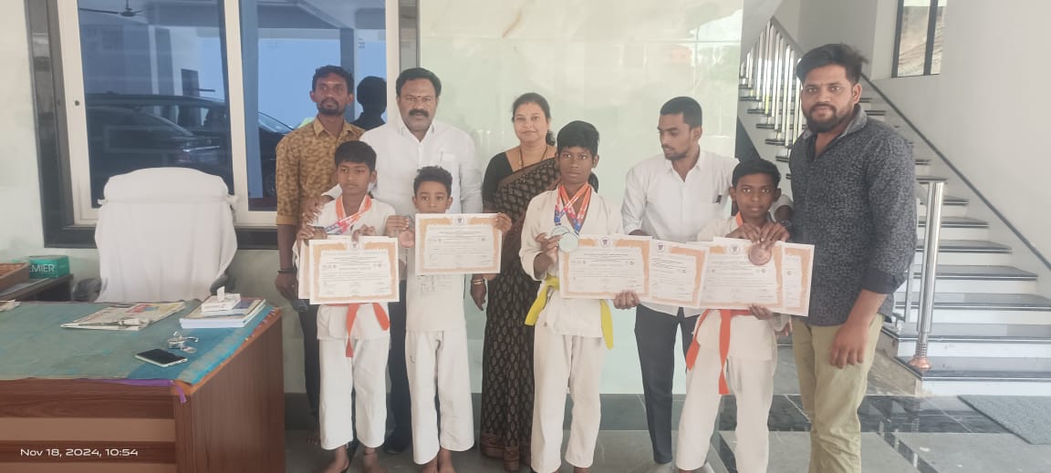 స్టేట్ లెవెల్ కరాటె ఛాంపియన్ షిప్ – ప్రెసిడెంట్ కప్ లో  మన చీపురుపల్లి కరాటే అకాడమీ విద్యార్థులు పాల్గొని పదకాలు సాదించారు,