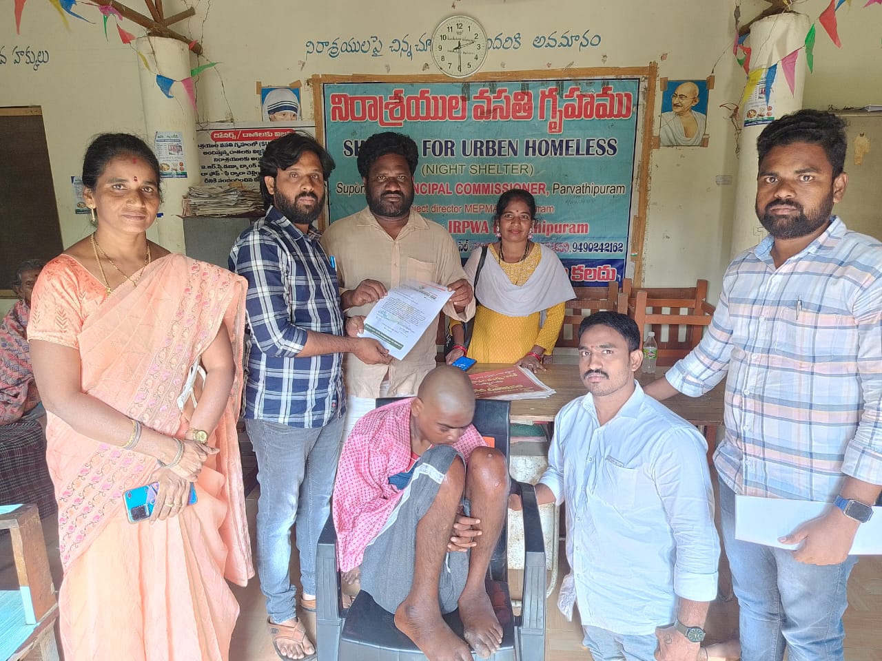 గుర్తుతెలియని మెంటల్లీ డిజేబుల్ అబ్బాయికి ఆశ్రమం కల్పించిన మీకై.. మేము స్వచ్ఛంద సంస్థ