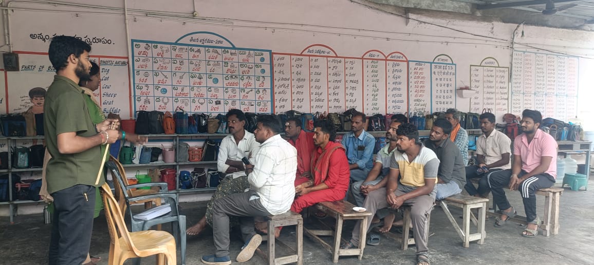 సాయి విద్యానికేతన్ లో ఆటో, ట్యాక్స్ డ్రవర్ తో సమావేశం*