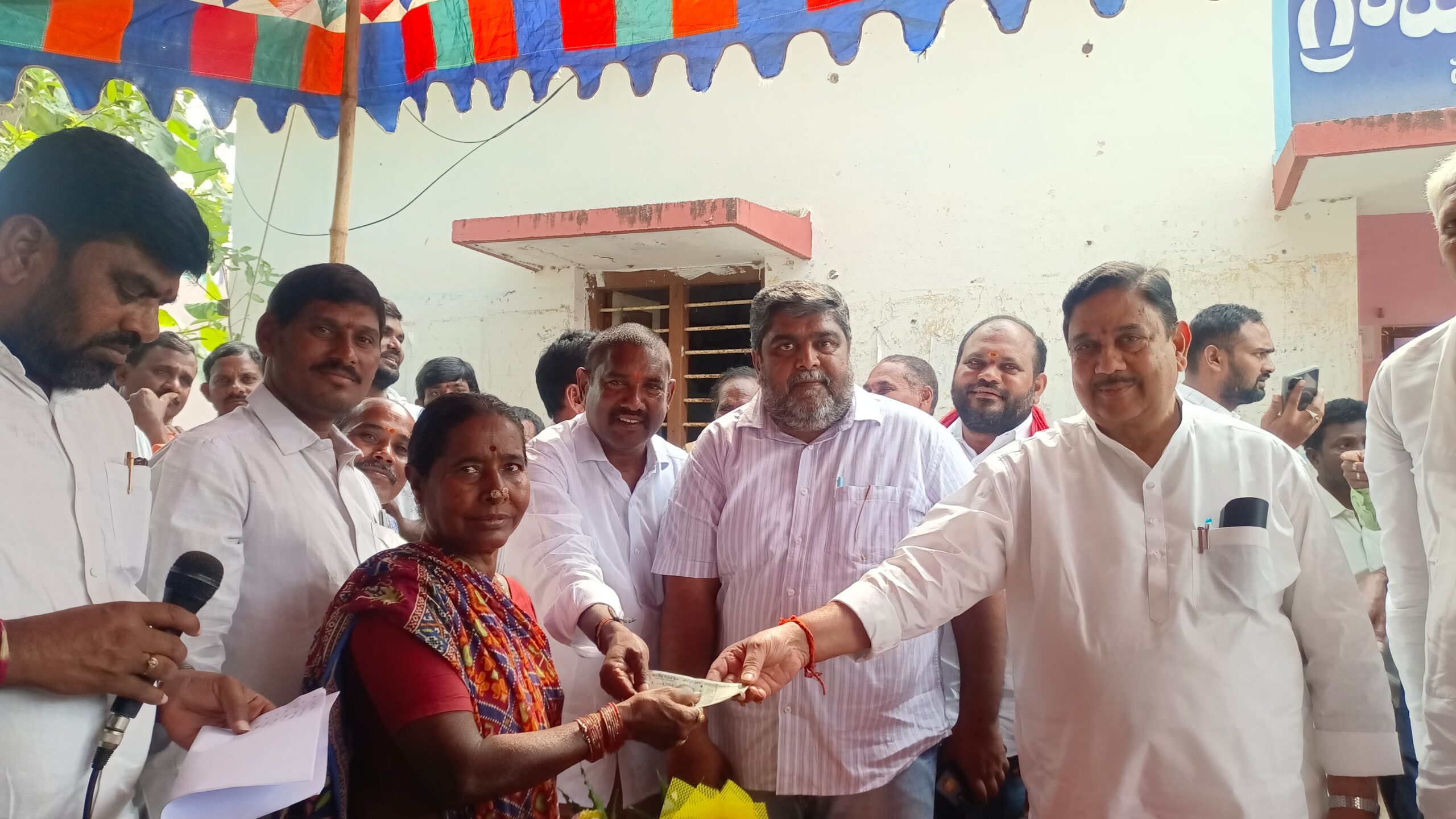 ఒకరోజు ముందుగానే అవ్వ తాతల కళ్ళల్లో ఆనందం నింపిన కూటమి ప్రభుత్వం : ఎమ్మెల్యే కళావెంకటరావు గారు