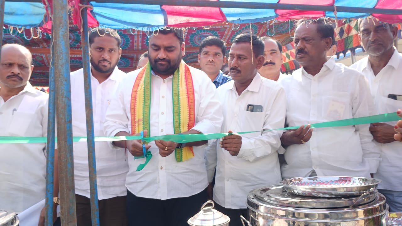 డొక్కా సీతమ్మ మధ్యాహ్న భోజన పథకాన్ని ప్రారంభించిన: రామ మల్లిక్ నాయుడు గారు