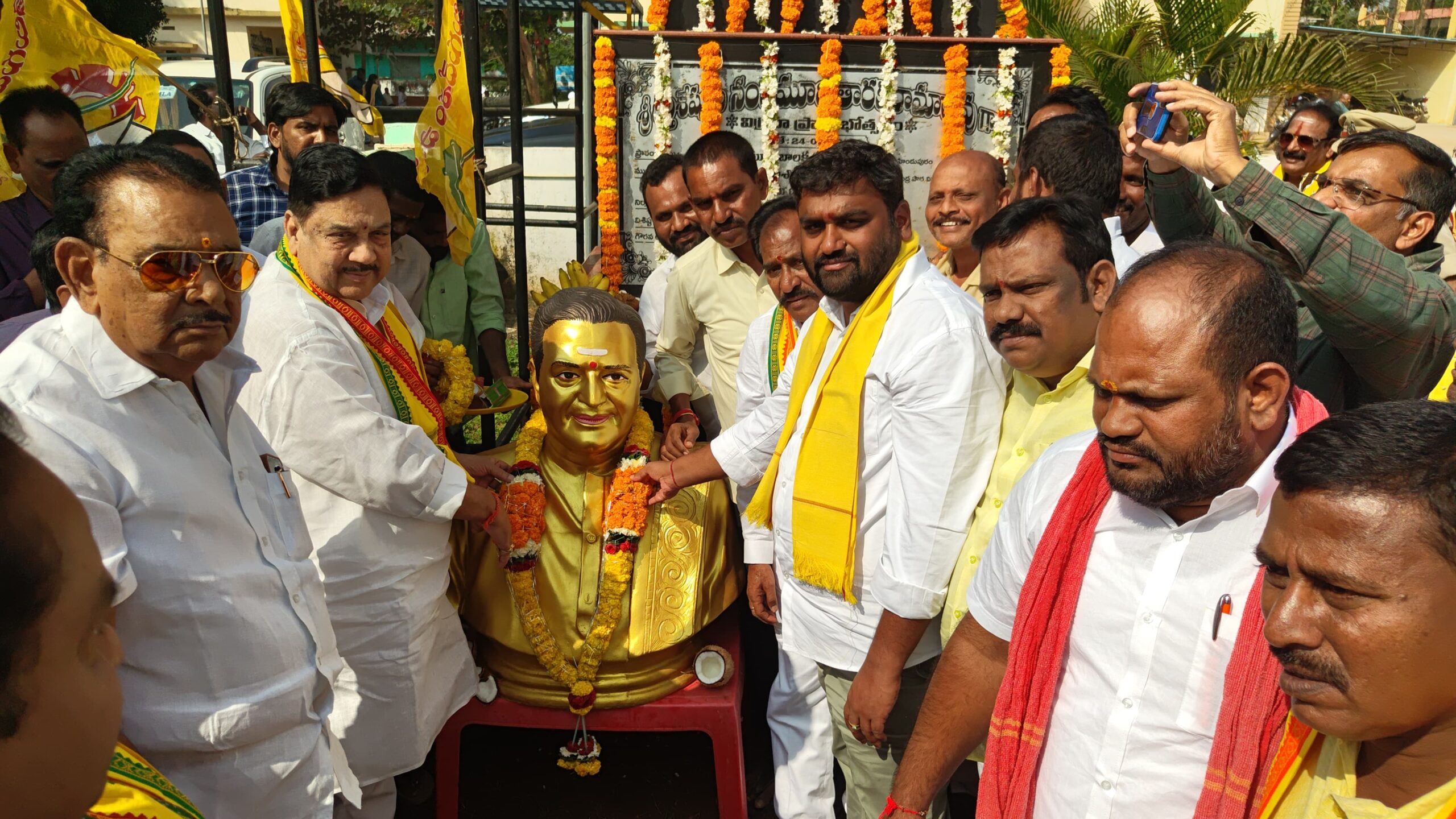 స్వర్గీయ శ్రీ నందమూరి తారకరామారావు గారి 29 వ వర్ధంతి సందర్భంగా చీపురుపల్లి తెలుగుదేశం పార్టీ కార్యాలయంలో నిర్వహించిన రక్తదాన శిబిరం