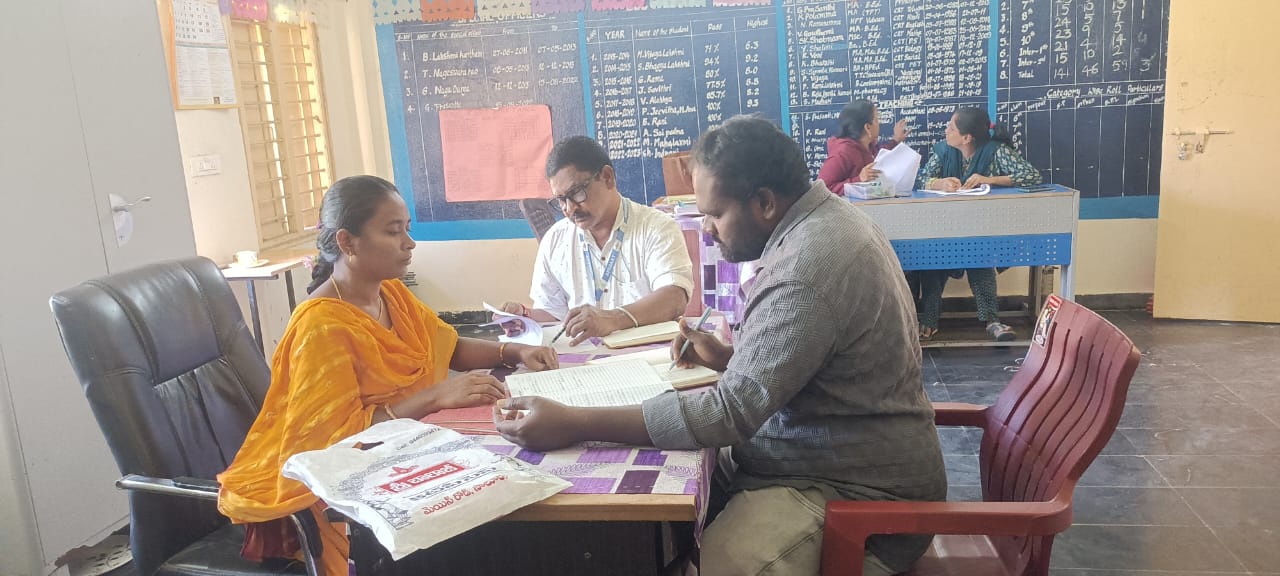 ఖరాసవలస కేజీబీవీ స్కూలును పరిశీలించిన తనిఖీ బృందం*