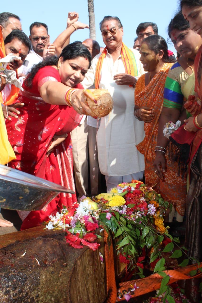 శ్రీ శ్రీ శ్యామలాంబ అమ్మవారి పండగ సందర్భంగా సిరిమాను చెట్టు ఊరేగింపు