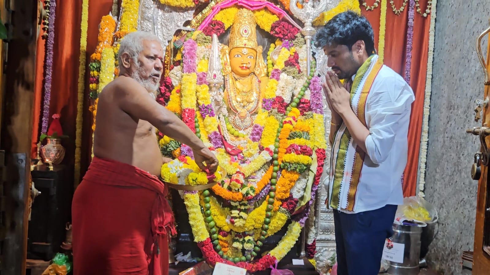 చీపురుపల్లి గ్రామ ఇలవేల్పు శ్రీ కనకమహాలక్ష్మి అమ్మవారిని దర్శించుకున్న జనసేన నేత కోట్ల కృష్ణ