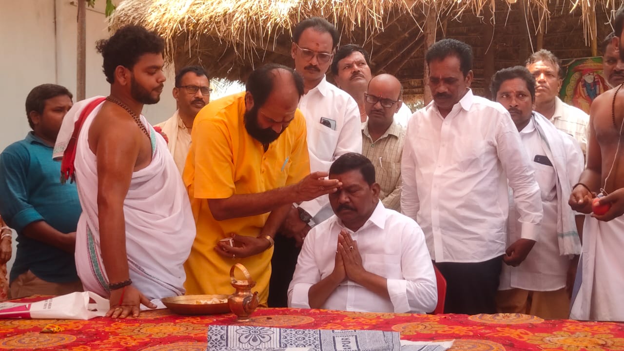 శివరాంపురం గ్రామంలో షిరిడి సాయిబాబా ఆలయ ప్రతిష్ట కార్యక్రమంలో పాల్గొన్న మాజీ డిప్యూటీ సీఎం రాజన్నదొర