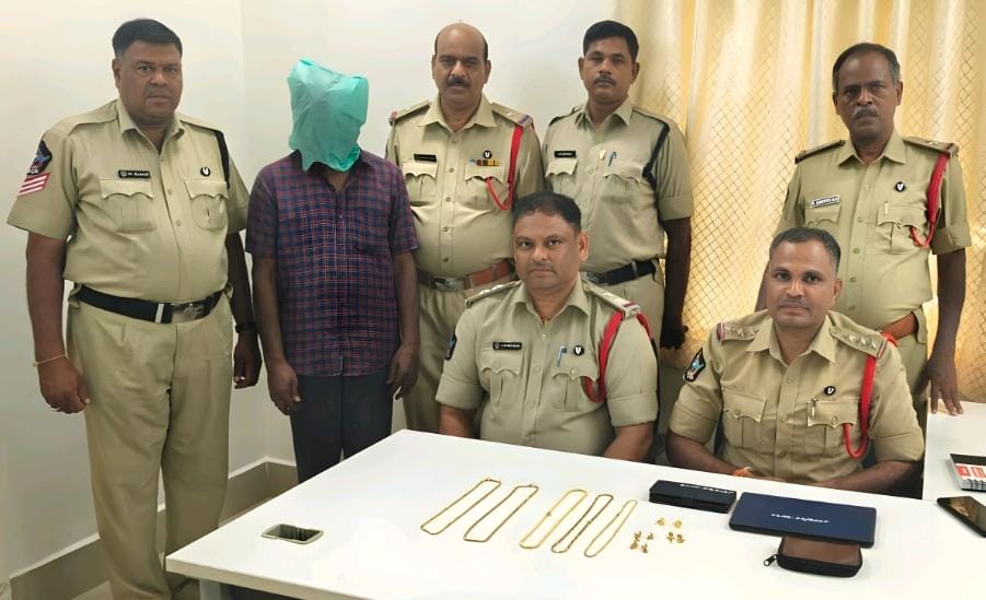 శ్రీవారి భక్తులను మోసం చేసే కేటుగాడు అరెస్ట్.