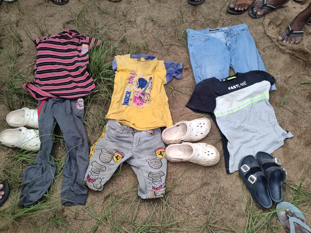 స్నానానికి దిగి ముగ్గురు గల్లంతు..