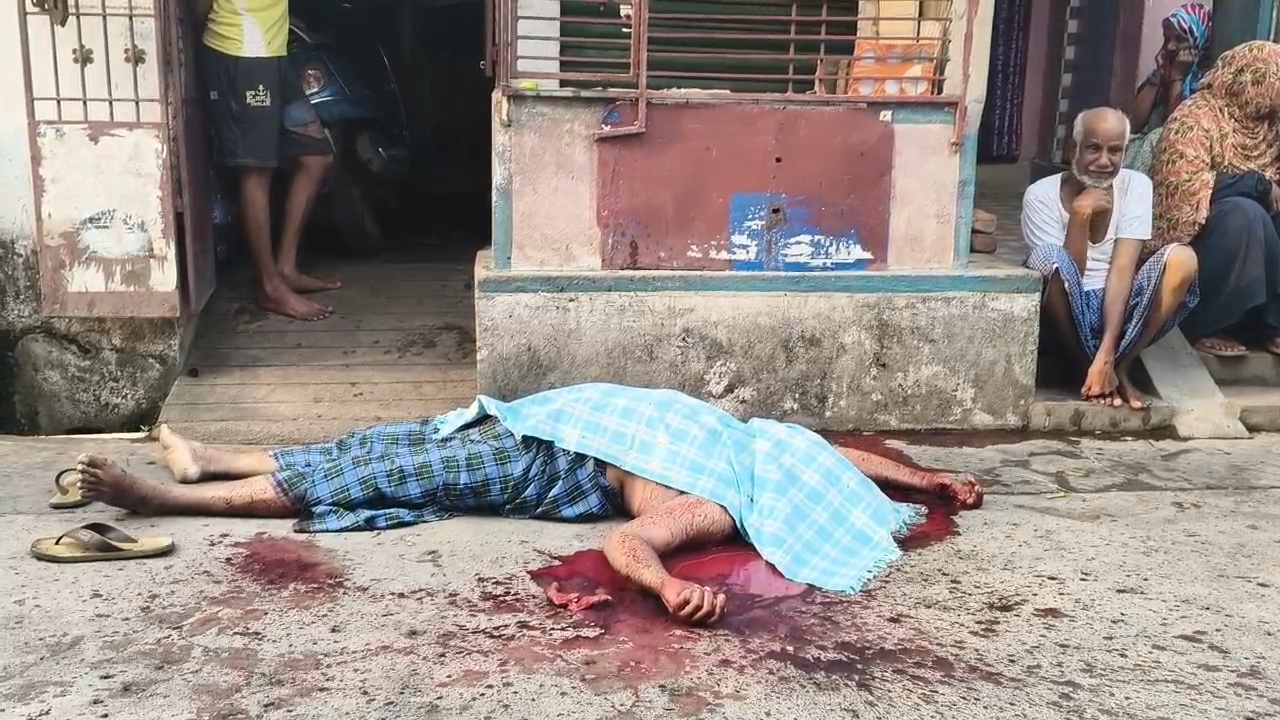 నిడదవోలు మండలంలో దారుణ హత్య..!