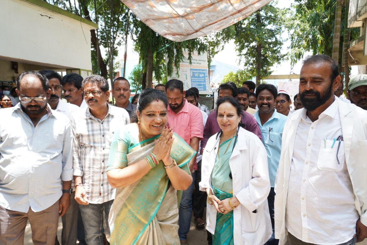 100 పడకల హాస్పిటల్ పనులను  ప్రత్యక్షంగా పరిశీలించిన మంత్రి సంధ్యారాణి