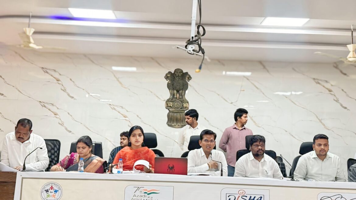 అల్లూరి జిల్లా అభివృద్ధి సమన్వయ మరియు పర్యవేక్షణ కమిటీ(దిశా) సమావేశానికి హాజరైనఅరుకు ఎంపీ, దిశా కమిటీ చైర్ పర్సన్.గుమ్మ తనూజరాణి