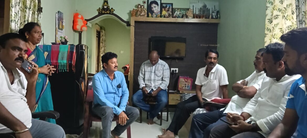 చీపురుపల్లి లో ప్రజల కష్టసుఖాల్లో ప్రజలకు చేరువుగా వైస్సార్ కాంగ్రెస్ పార్టీ నాయకులు