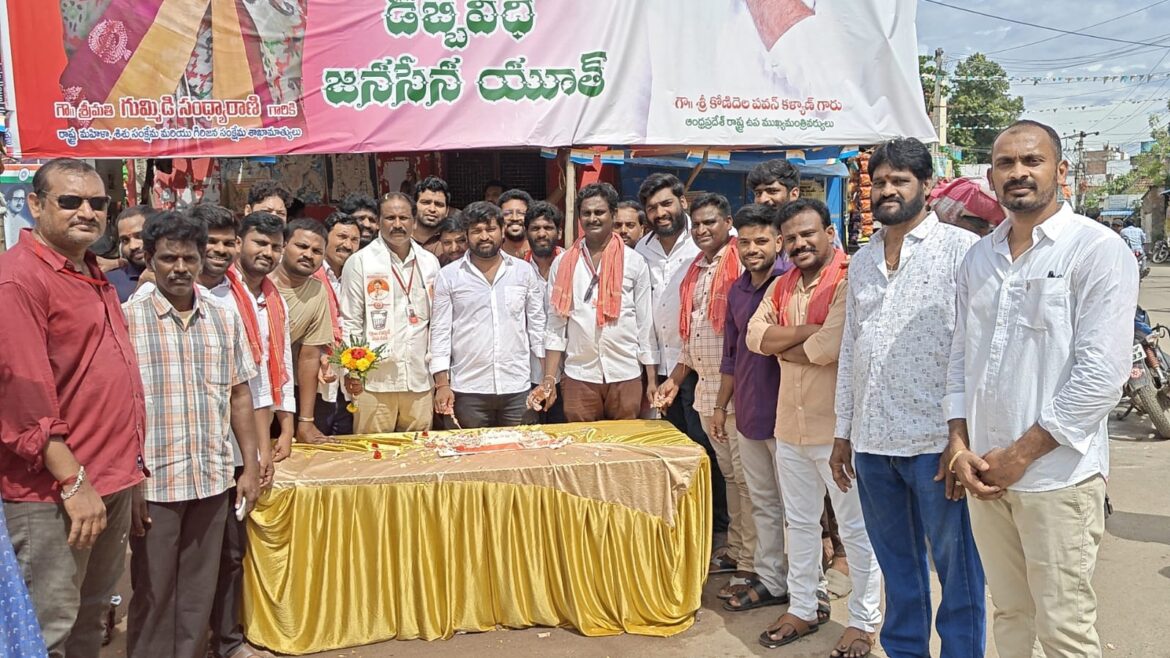 పవన్ కళ్యాణ్ గారి పుట్టినరోజు కార్యక్రమంలో భాగంగా శ్రీ శ్యామలాంబ దేవి ఆలయంలో ప్రత్యేక పూజలు