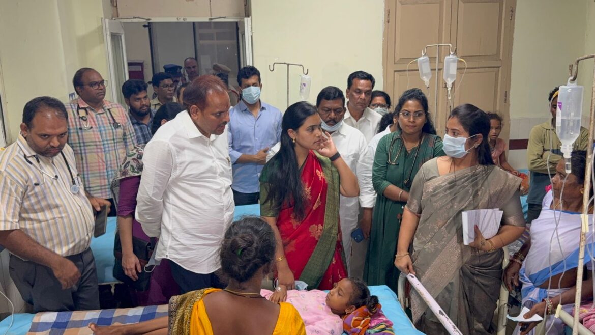 Kgh లో చికిత్స పొందుతున్న గిరిజన బాలికలను పరామర్శించిన వైఎస్సార్సీపీ నేతలు..