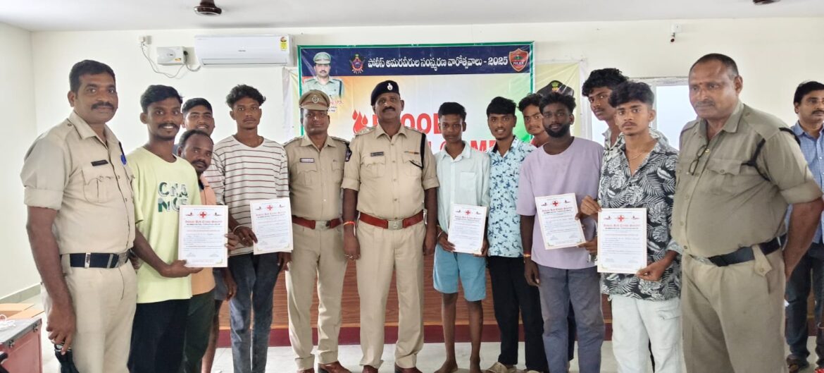 సాలూరు యువతకు  జిల్లా ఎస్పీ  గారి చేతులు మీదుగా ప్రశంసా పత్రాలు