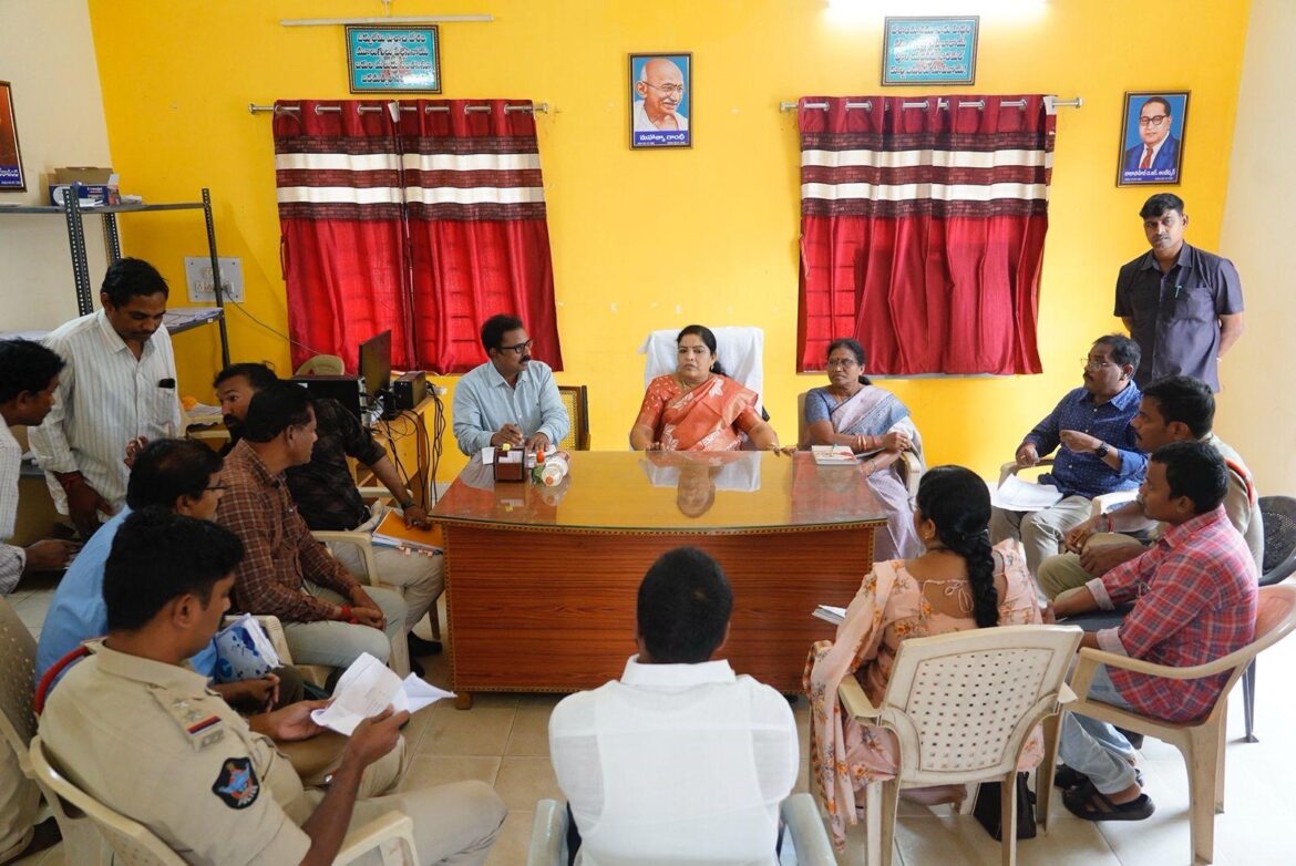 అవసరమైతే సొంత నిధులు ఇస్తా పేదల ఆకలి తీర్చండి