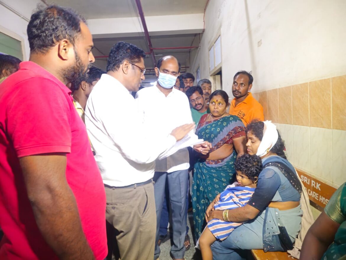 ప్రయాణం లో రోడ్డు ప్రమాదం లో  ఇద్దరు మృతి