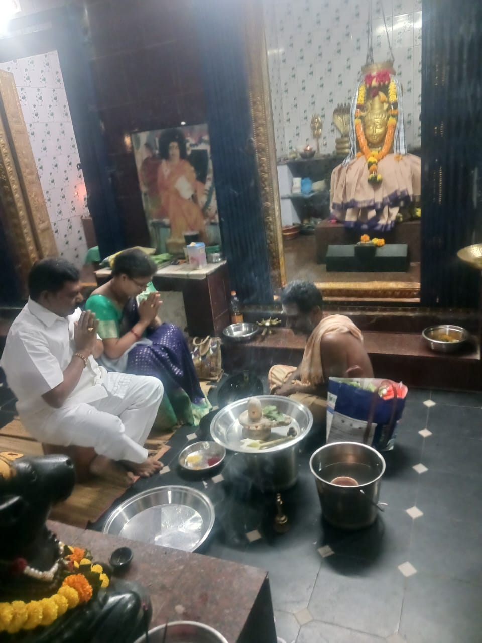 శ్రీ ఉమా రామలింగేశ్వర స్వామి వారిని దర్శించుకున్న మాజీ డిప్యూటీ సీఎం రాజన్నదొర  దంపతులు.                       