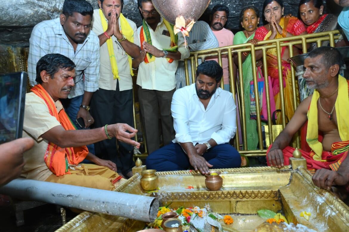 ప్రతి ఒక్కరూ ఆధ్యాత్మిక చింతన కలిగి ఉండాలి