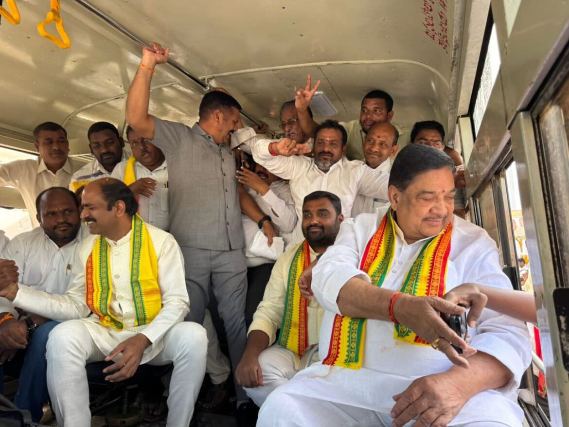 ప్రజల మనిషిగా బస్సులో వచ్చి.. చీపురుపల్లి వంతెనను ప్రారంభించిన ఎమ్మెల్యే కళావెంకటరావు