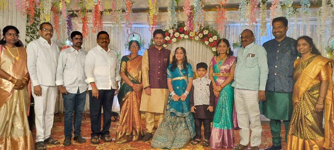 బొబ్బిలిలో జరిగిన బంకురు వారి రజస్వల విందు కార్యక్రమంలో పాల్గొన్న మాజీ డిప్యూటీ సీఎం రాజన్నదొర గారు