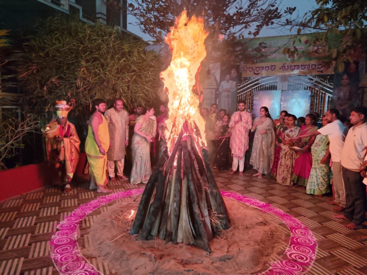 జెడ్పీ చైర్‌పర్సన్ నివాసంలో భోగీ – సంక్రాంతి పండుగ వేడుకలు