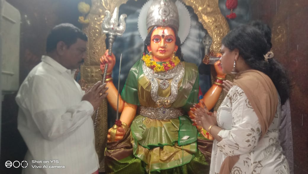 కుటుంబ సమేతంగా శంబర పోలమాంబ అమ్మవారిని దర్శించుకున్న మాజీ డిప్యూటీ సీఎం రాజన్నదొర