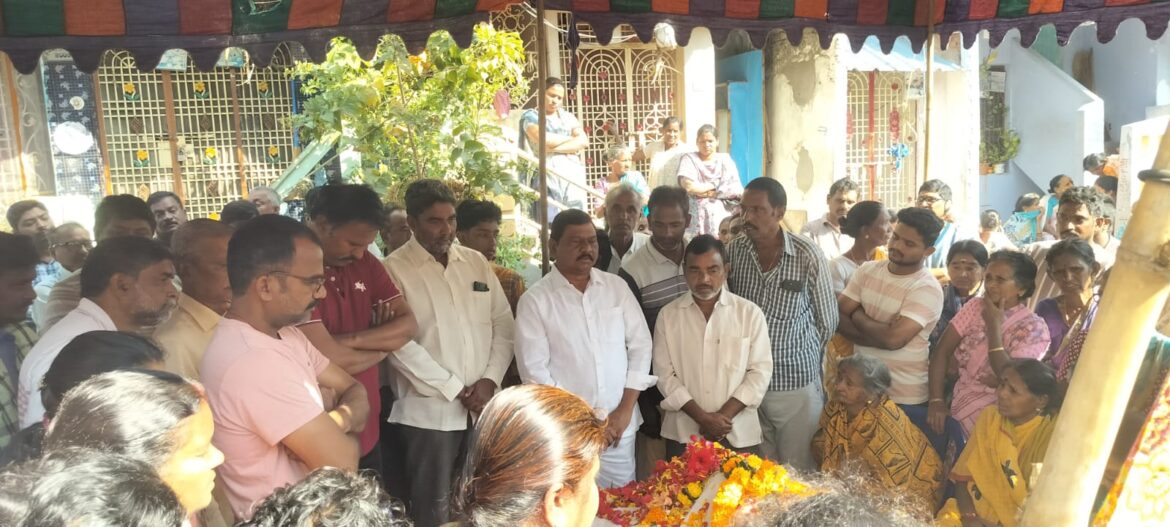 17వ వార్డు మాజీ కౌన్సిలర్,సీనియర్ రాజకీయ నాయకులు&nbsp; యర్రా.దాలినాయుడు&nbsp;&nbsp;&nbsp;&nbsp;&nbsp;&nbsp;&nbsp;&nbsp;&nbsp;&nbsp;&nbsp;&nbsp;&nbsp;&nbsp;&nbsp;&nbsp;&nbsp;&nbsp;&nbsp;&nbsp;&nbsp;&nbsp;&nbsp;&nbsp;&nbsp;&nbsp;&nbsp;&nbsp;&nbsp;&nbsp;&nbsp;&nbsp;&nbsp;&nbsp;&nbsp;&nbsp;&nbsp;&nbsp;&nbsp;&nbsp;&nbsp;&nbsp;&nbsp;&nbsp;&nbsp;&nbsp;&nbsp;&nbsp;&nbsp;&nbsp;&nbsp;&nbsp;&nbsp;&nbsp;&nbsp;&nbsp;&nbsp;&nbsp;&nbsp;&nbsp;&nbsp;&nbsp;&nbsp;&nbsp;&nbsp;&nbsp;&nbsp;&nbsp;&nbsp;&nbsp;&nbsp;&nbsp;&nbsp;&nbsp;&nbsp;&nbsp;&nbsp;&nbsp;&nbsp;&nbsp;&nbsp;&nbsp;&nbsp;&nbsp;&nbsp;&nbsp;&nbsp;&nbsp;&nbsp;&nbsp;&nbsp;&nbsp;&nbsp;&nbsp;&nbsp;&nbsp;&nbsp;&nbsp;&nbsp;&nbsp;&nbsp;&nbsp;&nbsp;&nbsp;&nbsp;&nbsp;&nbsp;&nbsp;&nbsp;&nbsp;&nbsp;&nbsp;&nbsp;&nbsp;&nbsp;&nbsp;&nbsp;&nbsp;&nbsp;&nbsp;&nbsp;&nbsp;&nbsp;&nbsp;&nbsp;&nbsp;&nbsp;&nbsp;&nbsp;&nbsp;&nbsp;&nbsp;&nbsp;&nbsp;&nbsp;&nbsp;&nbsp;&nbsp;&nbsp;&nbsp;&nbsp;&nbsp;&nbsp;&nbsp;&nbsp;&nbsp;&nbsp;&nbsp;&nbsp;&nbsp;&nbsp;&nbsp;&nbsp;&nbsp;&nbsp;&nbsp;&nbsp;&nbsp;&nbsp;&nbsp;&nbsp;&nbsp;&nbsp;&nbsp;&nbsp;&nbsp;&nbsp;&nbsp;&nbsp;&nbsp;&nbsp; భౌతికాయాన్ని సందర్శించి దిగ్భ్రాంతి వ్యక్తం చేసిన మాజీ డిప్యూటీ సీఎం రాజన్నదొర