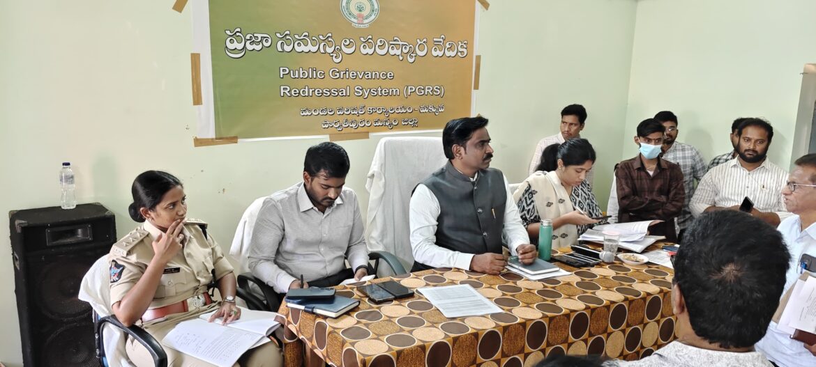 అర్జీదారుల సంతృప్తే కొలమానంగా పనిచేయాలి