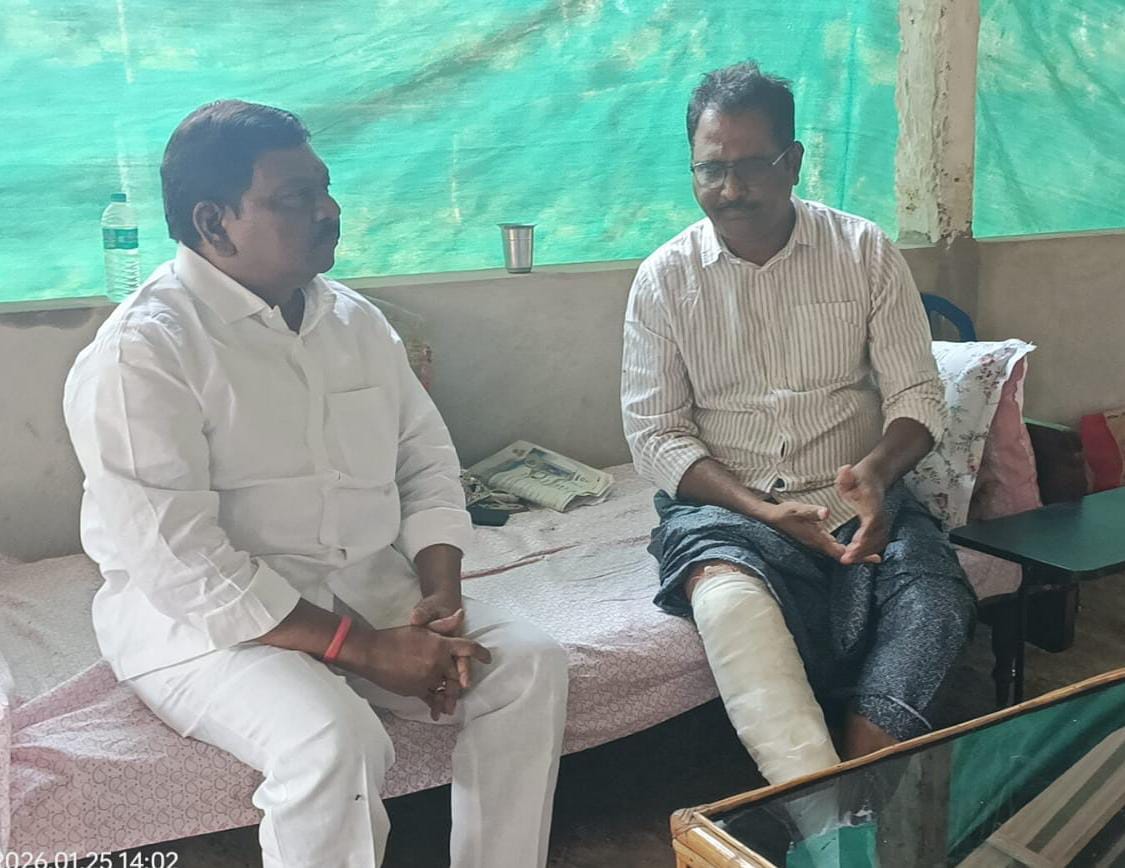 సాక్షి మీడియా ఛానల్ ప్రిన్సిపల్ కరెస్పాండెంట్ యుగంధర్ గారిని పరామర్శించిన మాజీ డిప్యూటీ సీఎం రాజన్నదొర&nbsp;&nbsp;&nbsp;