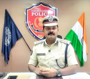 ఉయ్యాలవాడ నరసింహా రెడ్డి వర్ధంతి సందర్భంగా జిల్లా పోలీస్ కార్యాలయంలో ఘన నివాళులు