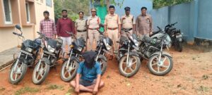 మోటారు సైకిళ్ళ చోరీకి పాల్పడిన వ్యక్తి అరెస్టు