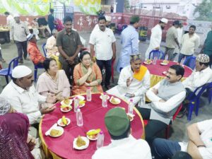 ఇఫ్తార్&nbsp; కార్యక్రమంలో పాల్గున రాష్ట్ర మంత్రి కొండపల్లి శ్రీనివాస్ మరియు శాసనసభ్యురాలు&nbsp; అదితి